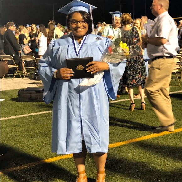 Meet your Posher, Nysha - Picture 5 of 6